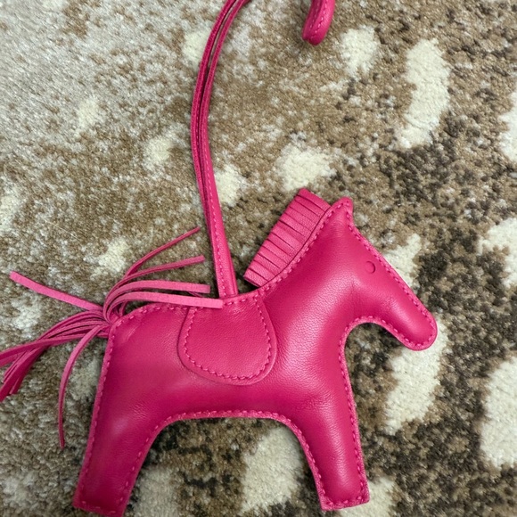 Hermes Rodeo GM in Rose Mexico Pink Horse-Shaped Leather Bag Charm - Picture 1 of 6